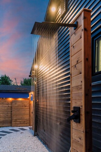 The Georgian Bay Cottage - Hot Tub + Sauna + Fire-pit + More!