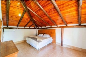 Chambre Confort double, vue sur le jardin | Minibar, accès au Wi-Fi (inclus)