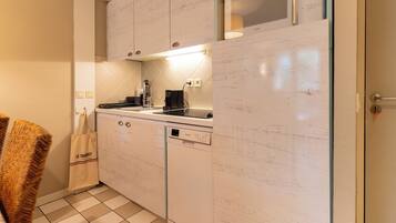 Réfrigérateur, micro-ondes, four, lave-vaisselle