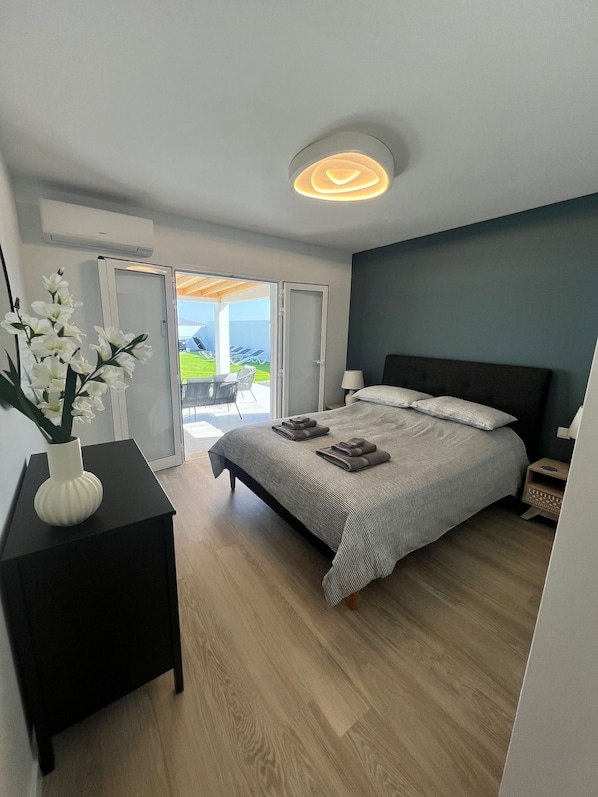 3 bedrooms, iron/ironing board, travel crib, WiFi