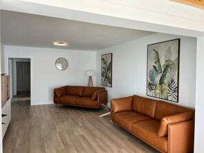 Smart TV, libros y estéreo 