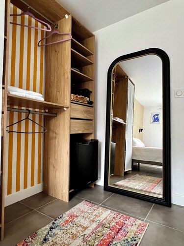 Bedroom with bathroom and garden in Maison Meulière  