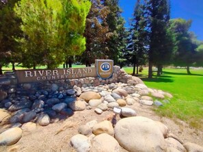 Property grounds - Charming barn with 2 bed in Springville close to SEQUOIA NATIONAL FORREST (Springville)