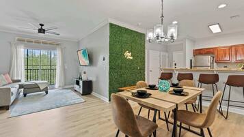 Casa de ciudad, varias camas, balcón, vista al jardín (Good Times At Tuscana) | Interior