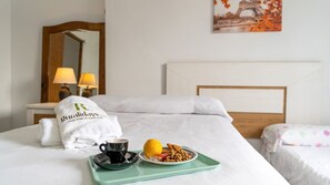 4 bedrooms, travel crib, WiFi