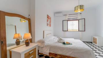 4 bedrooms, travel cot, WiFi