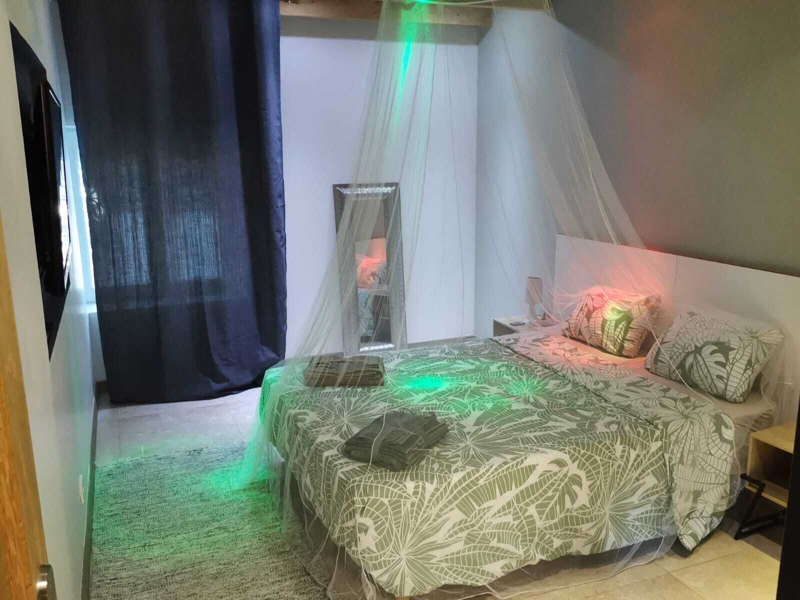 4 bedrooms, iron/ironing board, bed sheets