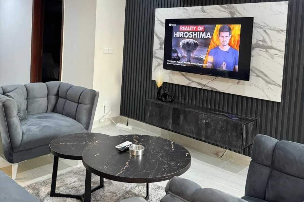 Luxury Single Room, City View | Living area