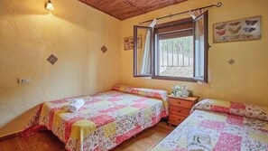 6 bedrooms, iron/ironing board, travel crib, WiFi - Casa Los Olivos Prado del Rey by Ruralidays (Cádiz)