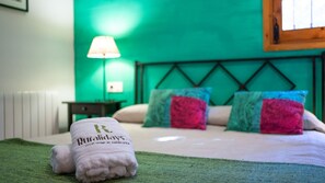 4 bedrooms, travel crib