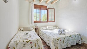 7 bedrooms, iron/ironing board, travel cot, WiFi - El Rincón de Marco y María Prado del Rey by Ruralidays (Cádiz)