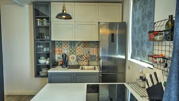 Frigorifero, forno, macchina per tè/caffè, bollitore elettrico