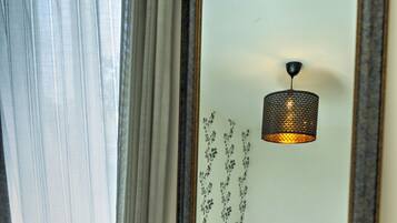 2 camere, una scrivania, ferro/asse da stiro, Wi-Fi gratuito