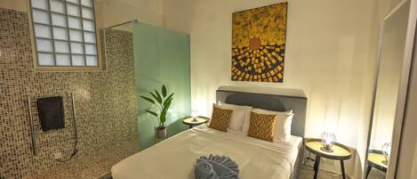 Fer et planche à repasser, Wi-Fi gratuit, draps fournis