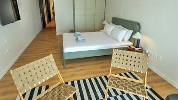 Iron/ironing board, free WiFi, bed sheets
