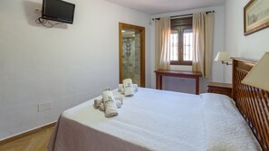 2 bedrooms, iron/ironing board, travel cot, WiFi