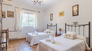 3 bedrooms, iron/ironing board, travel crib, WiFi - Casa Rural Rizao Nigüelas by Ruralidays (Granada)