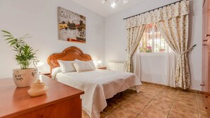 3 chambres, fer et planche à repasser, lit parapluie, Wi-Fi