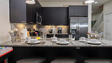 冷蔵庫、電子レンジ、オーブン、食器洗い機