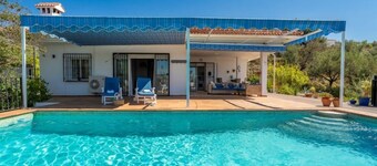 Casa Hermanas Alcaucín by Ruralidays