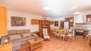TV, DVD player, stereo - Casa Carla Vélez-Málaga by Ruralidays (Málaga)