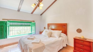 3 bedrooms, iron/ironing board, WiFi