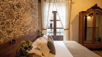 1 bedroom, iron/ironing board, travel crib, free WiFi