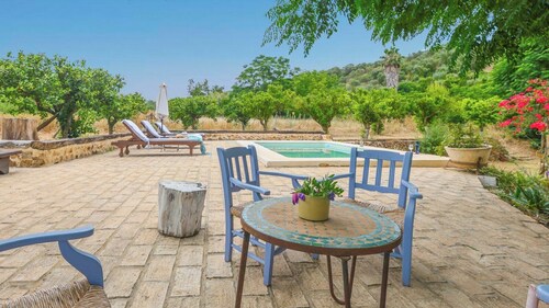 Huerta Valleciruelo Sanlúcar La Mayor by Ruralidays