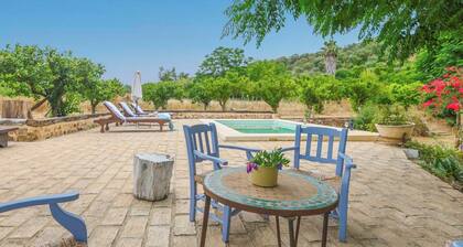 Huerta Valleciruelo Sanlúcar La Mayor by Ruralidays