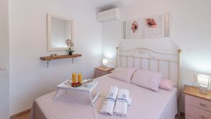 2 bedrooms, iron/ironing board, travel cot, WiFi - Cortijo de La Música Frigiliana by Ruralidays (Málaga)