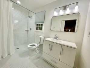 Suihku, pyyhkeet, saippua, sampoo