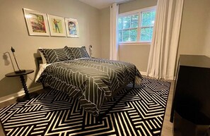 3 slaapkamers, een strijkplank/strijkijzer, gratis wifi, beddengoed