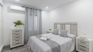 2 bedrooms, iron/ironing board, WiFi