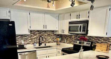 Modern 3-bedroom condo with WiFi in Tempe