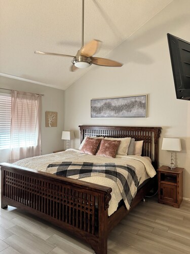Modern 3-bedroom condo with WiFi in Tempe