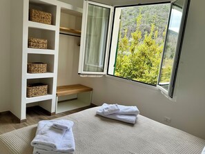 2 bedrooms, iron/ironing board, WiFi, bed sheets - Casa Candida, Apartment Dina: Elegance and Comfort in the Heart of Liguria (Calice Ligure)