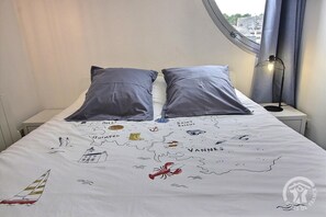 1 bedroom, iron/ironing board, free WiFi, bed sheets - Le Duplex du Linkin - PERROS GUIREC (PERROS GUIREC)