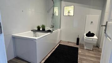 Studio | Bathroom