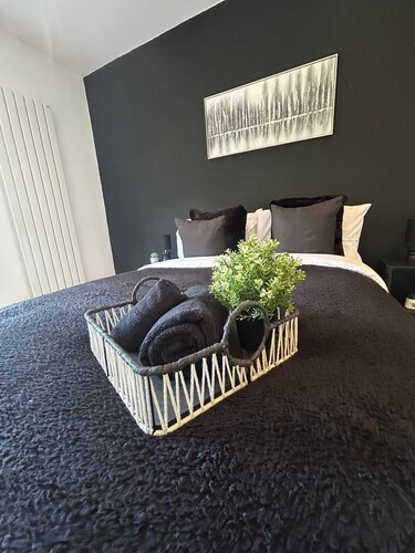 AMAZING CENTRAL 3 bed REFURB sleeps 5