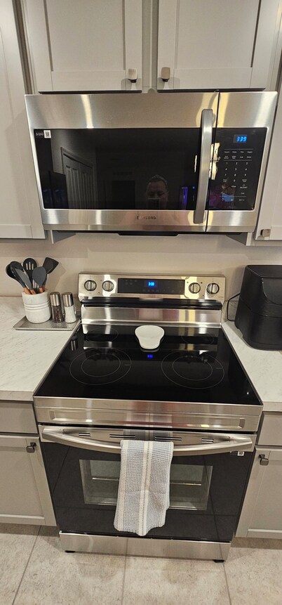 New Construction with Heated Swim Spa 5,5 mi to the beach with fenced back yard