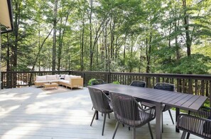 Outdoor dining - King David Luxury getaway (Blakeslee)