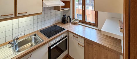 Fridge, oven, coffee/tea maker