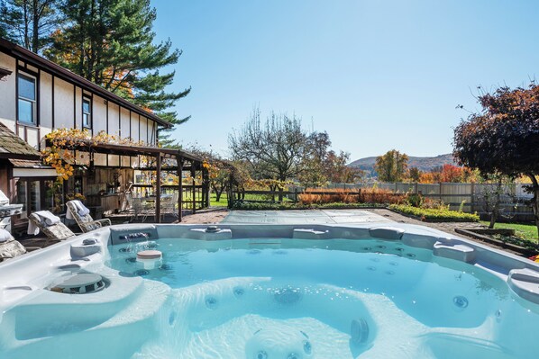 Pool - ABC Stay - Connecticut Five Bedroom Home (New Preston)