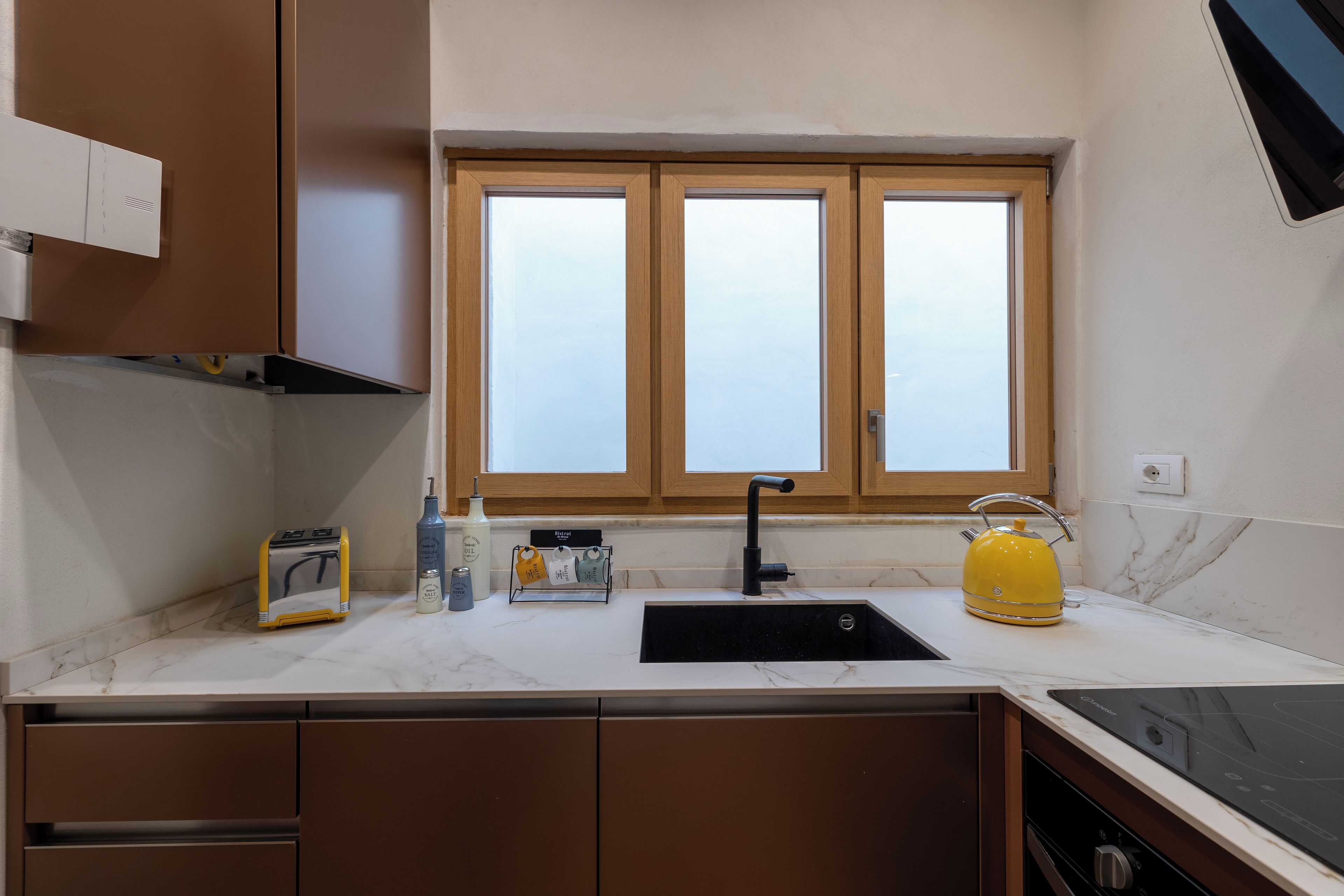 Réfrigérateur, four, plaque de cuisson, lave-vaisselle