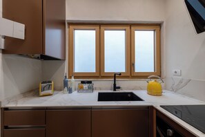 Kühlschrank, Ofen, Herdplatte, Geschirrspüler