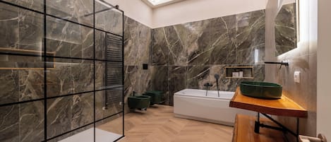 Shower, jetted bath, hair dryer, bidet
