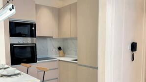 Basic lakás, kilátással a városra | Privát konyha