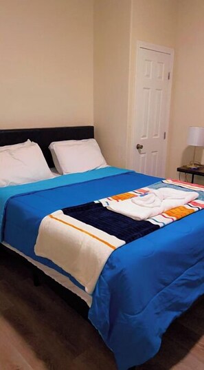 2 bedrooms, iron/ironing board, WiFi, bed sheets