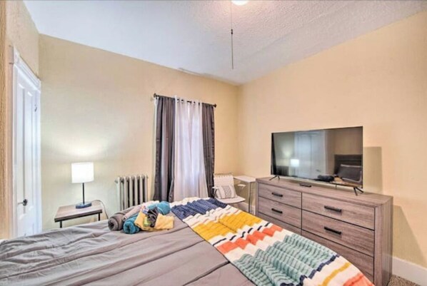 2 bedrooms, iron/ironing board, WiFi, bed sheets