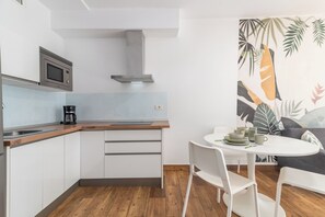 Microwave, stovetop, coffee/tea maker, highchair